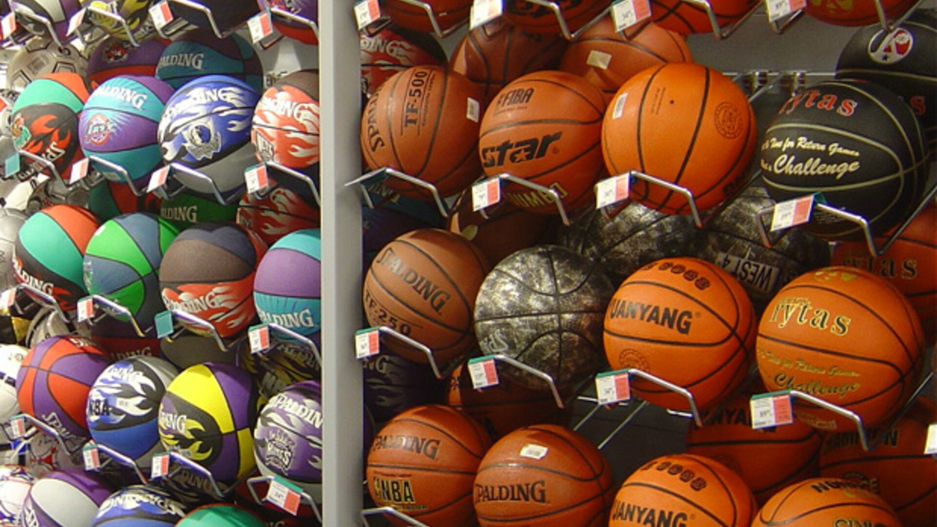 Basketballs | © Wikimedia/Mangan2002/CC-BY-2.5