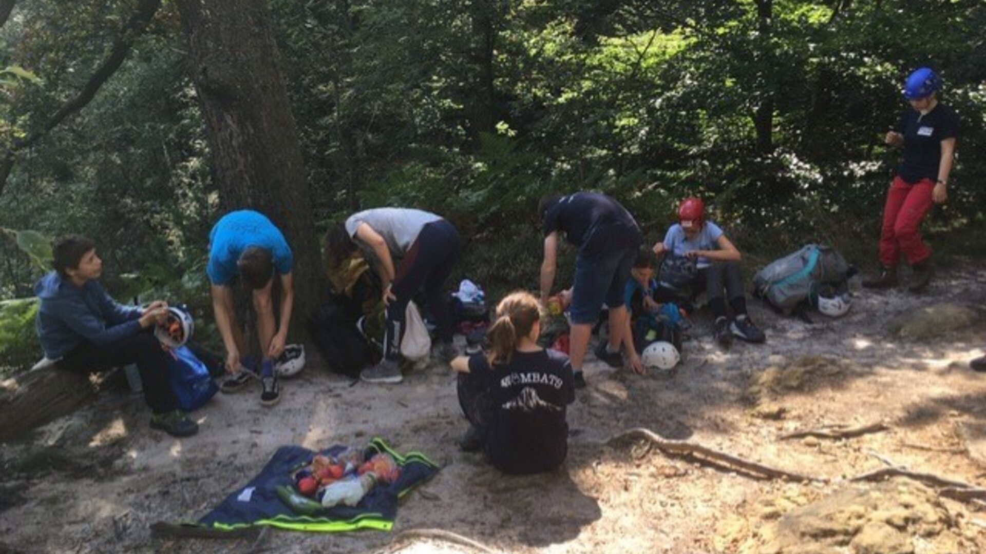 Bild von der Jugendgruppe am Fels | © Louise Zepter