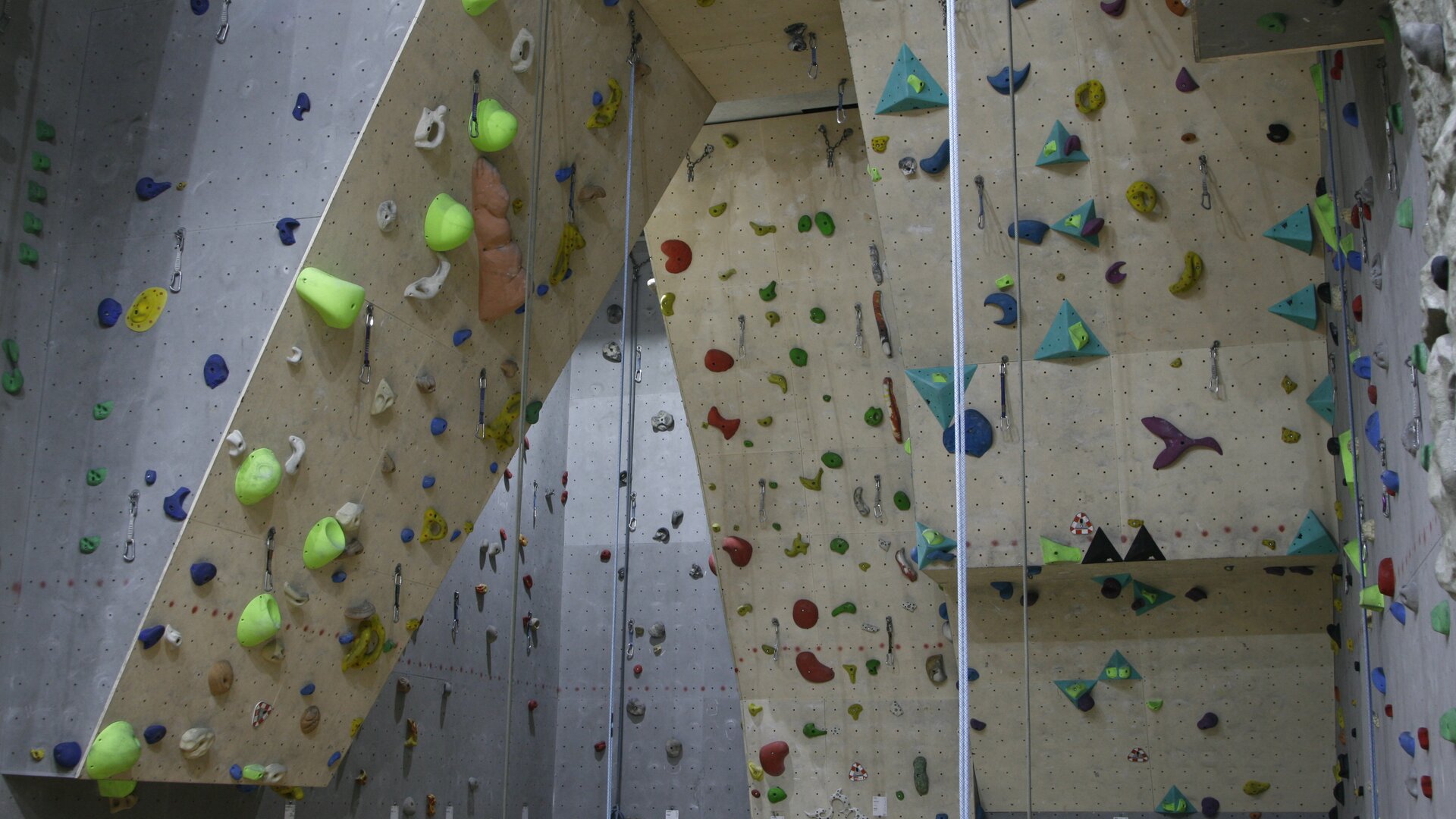 Kletterhalle Hüttenweg, AlpinClub Berlin (DAV) | © Tom Pfeifer, AlpinClub Berlin